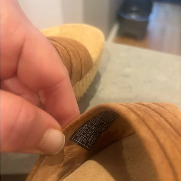 UGG Women's Alvina Tan Slide Sandals-EUC - Picture 7 of 10